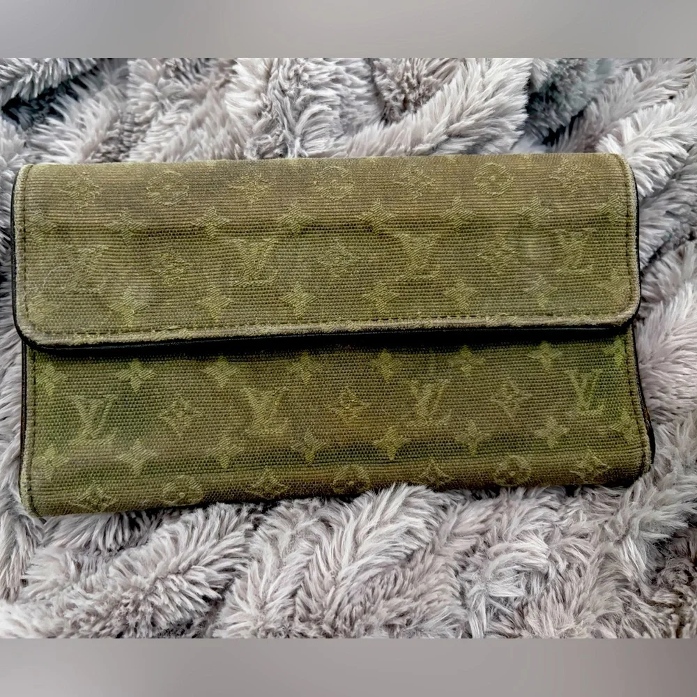 Louis Vuitton Mini Lin Wallet - Women | Color: Green - Picture 1 of 15